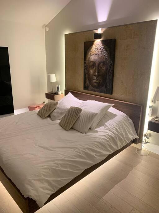 Maison contemporaine plein centre piscine &jacuzzi Villa in Toulouse