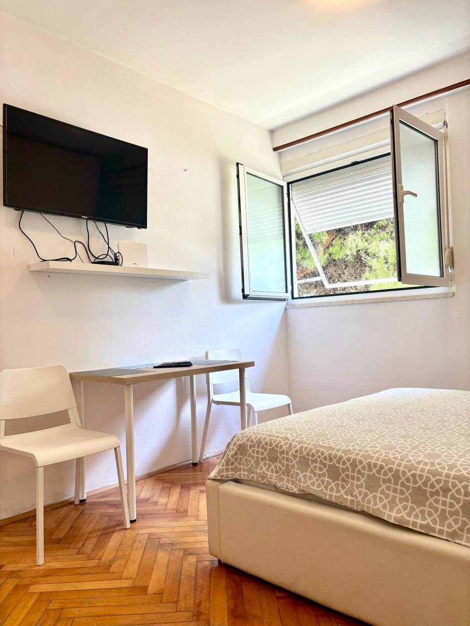 Bed, TV and multimedia