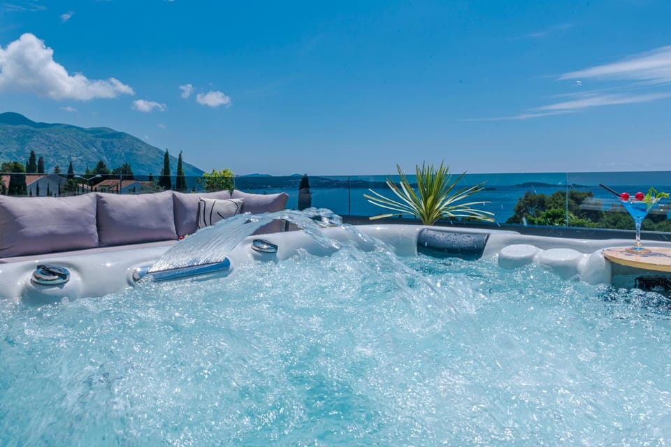 K&N LuxApartment - Jacuzzi and Magnificent Sea view Apartment in Srebreno