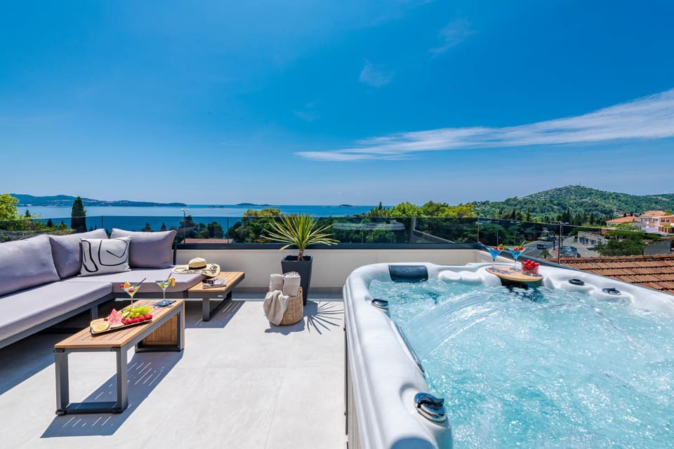 K&N LuxApartment - Jacuzzi and Magnificent Sea view Apartment in Srebreno