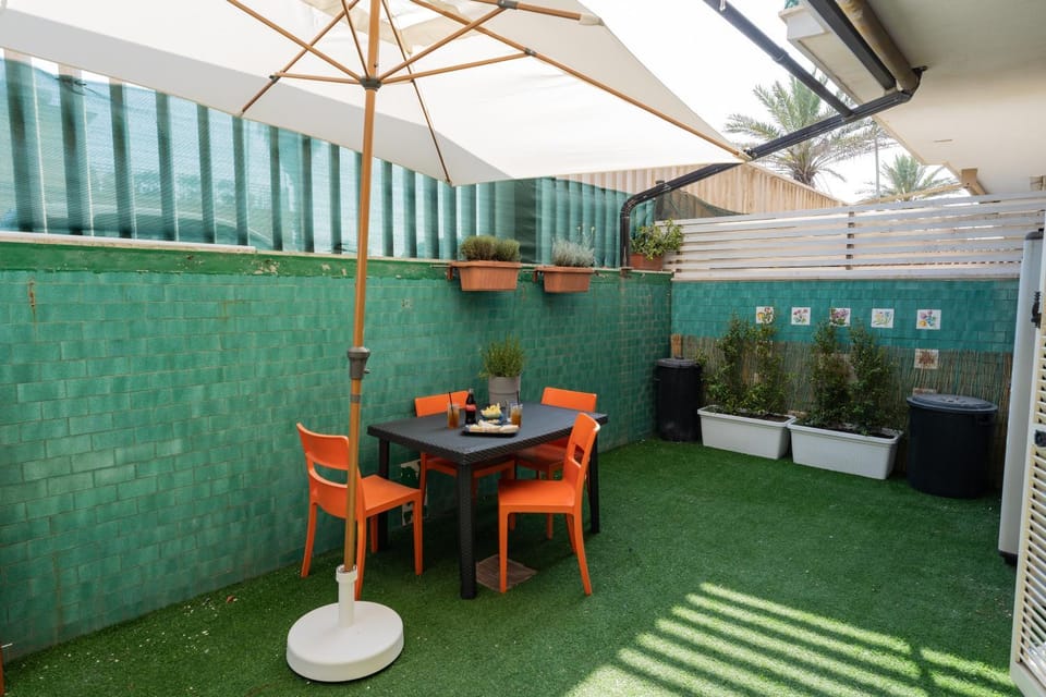 Patio, Garden, Seating area, Dining area, Garden view