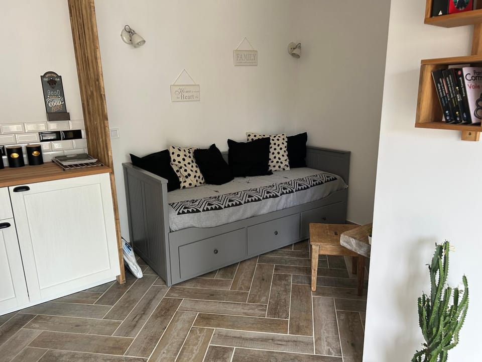 Charmant Studio dans villa - jardin privatif . Apartment in La Seyne-sur-Mer