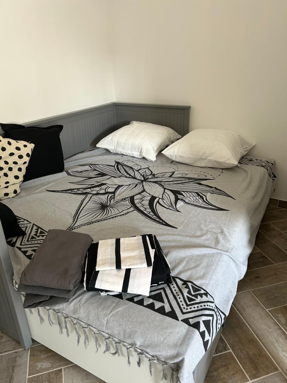 Charmant Studio dans villa - jardin privatif . Apartment in La Seyne-sur-Mer