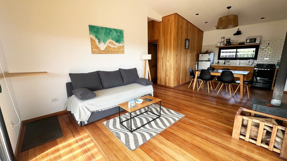 Living room, Dining area, pet friendly