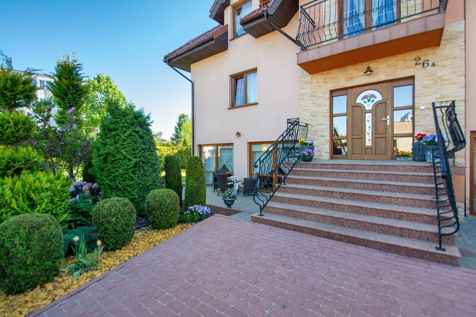 Property building, Facade/entrance, Garden, Balcony/Terrace, Garden view