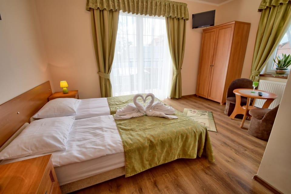 Bed, Photo of the whole room, Bedroom, hair dresser, towels, wardrobe