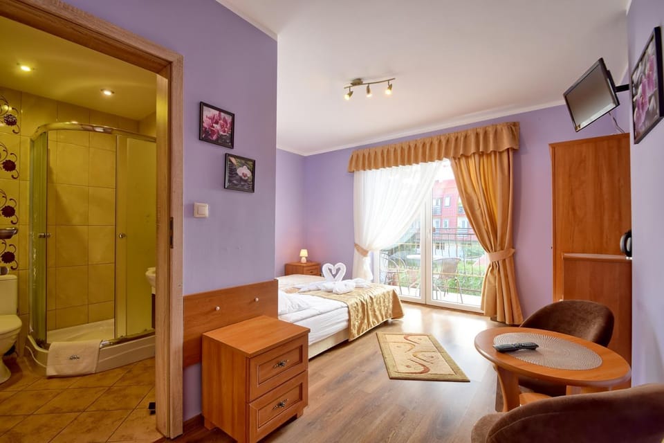 Bed, TV and multimedia, Photo of the whole room, Seating area, towels