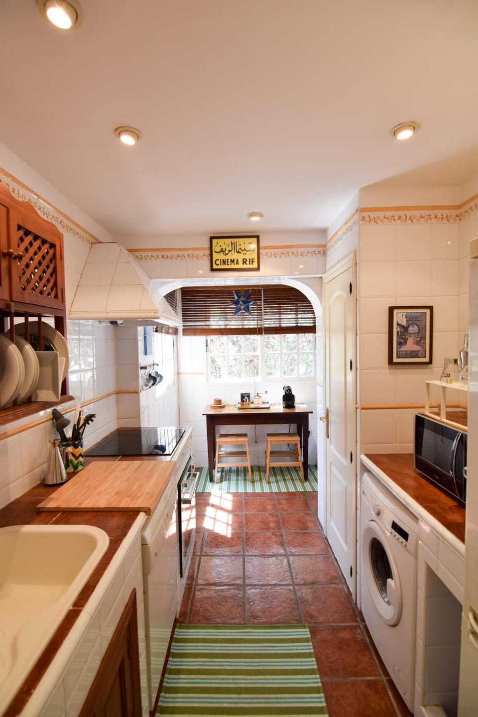 Kitchen or kitchenette, Dining area, dishwasher, minibar, stove, washing machine