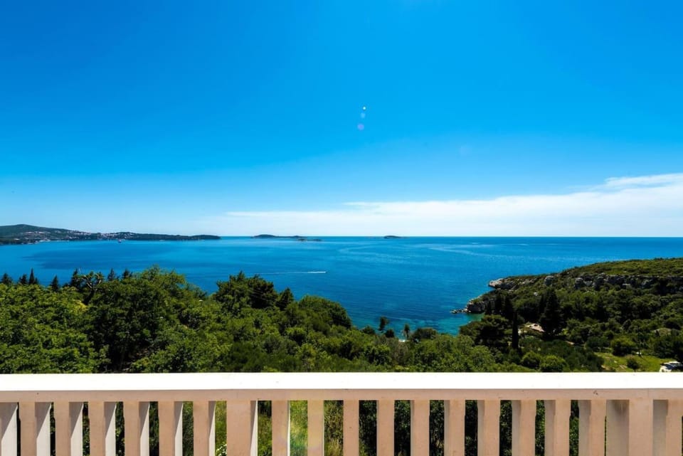 Private Seaside Villa Sleeps 10 with Infinity Pool Villa in Mlini