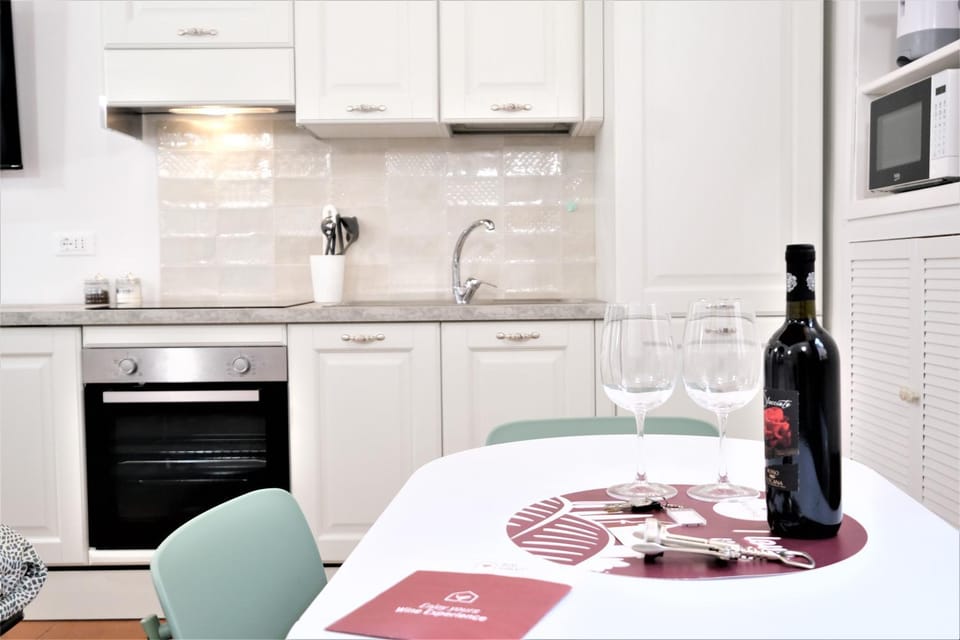 Kitchen or kitchenette, Dining area, minibar, pet friendly, stove