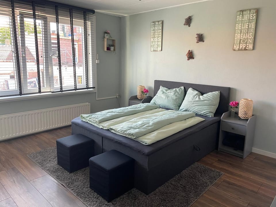 Bed, Bedroom, internet