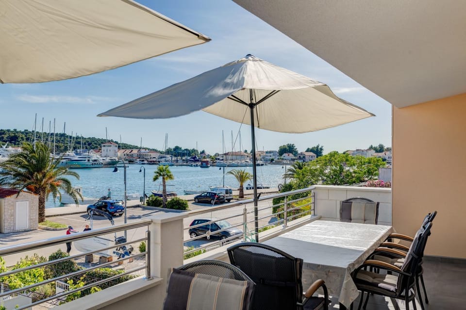 Balcony/Terrace, Seating area, City view, Sea view