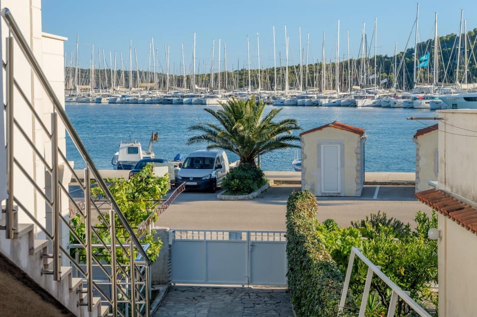 Property building, Sea view, Parking