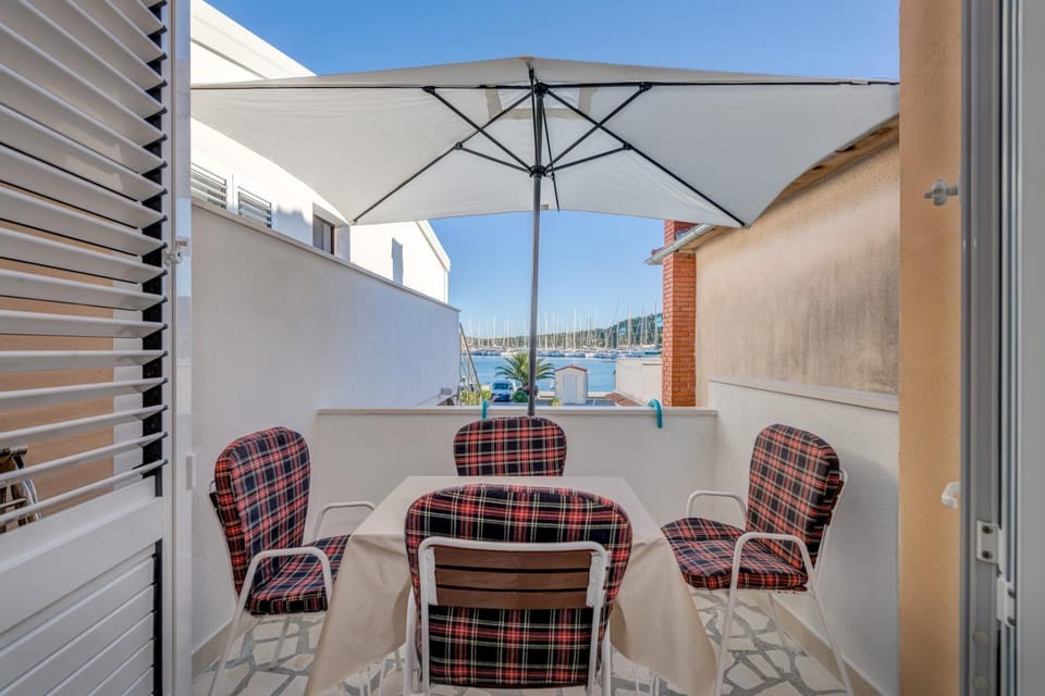 View (from property/room), Balcony/Terrace, Seating area