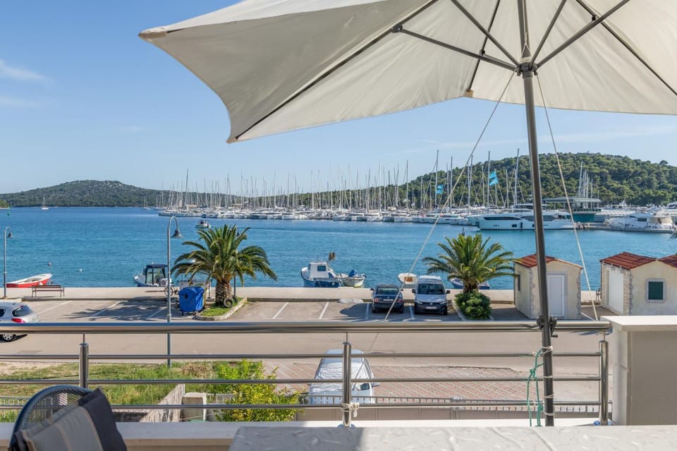 View (from property/room), Balcony/Terrace, Parking