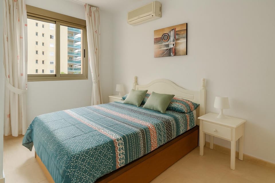 Bed, Photo of the whole room, Bedroom, air conditioner