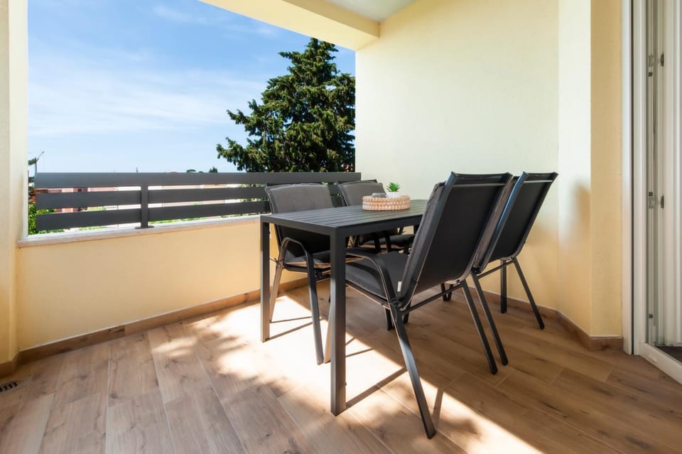 View (from property/room), Balcony/Terrace