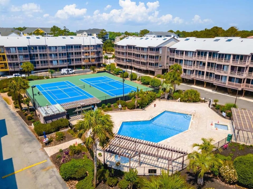 Sweet Caroline Remodeled with Partial Ocean View and Oceanfront Pool House in North Myrtle Beach