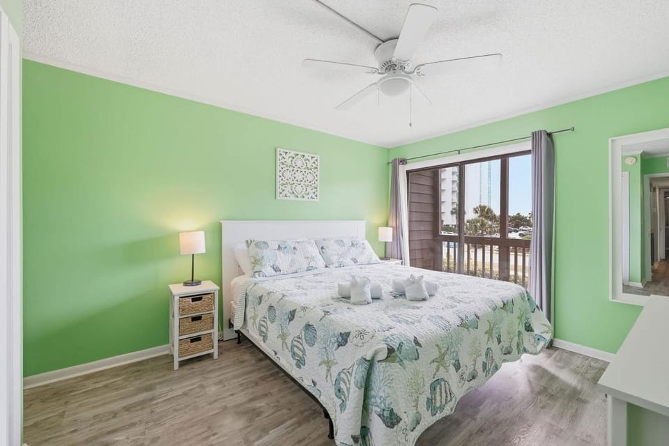Sweet Caroline Remodeled with Partial Ocean View and Oceanfront Pool House in North Myrtle Beach