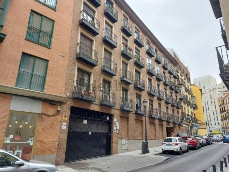 Property building, Location
