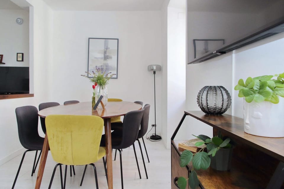 Living room, Dining area
