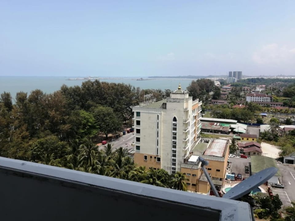 Sea view, Street view