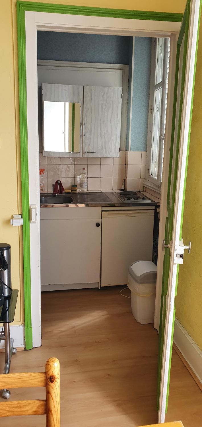 Kitchen or kitchenette