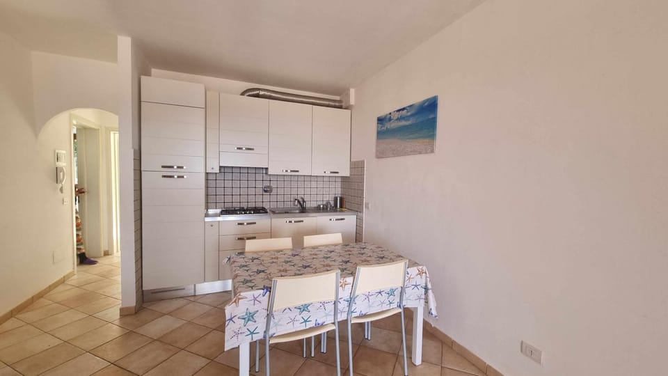 Kitchen or kitchenette, Dining area, dishwasher, stove, kitchen