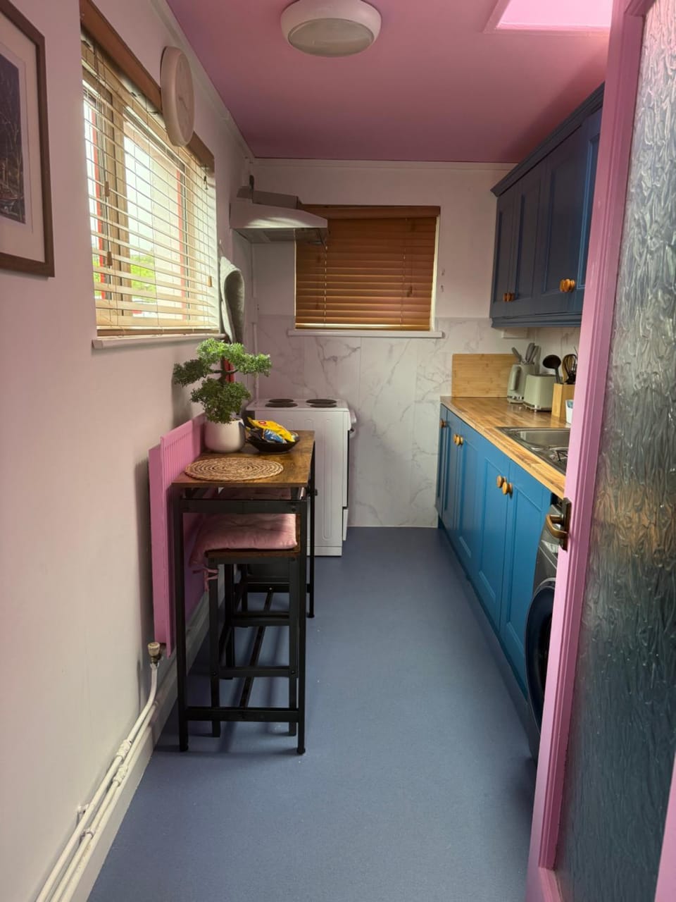 Crown and Shamrock Inn Apartment in Northern Ireland