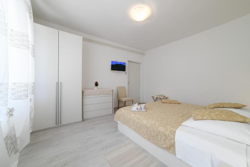 Cozy Studio Near Beach Apartment in Lika-Senj County