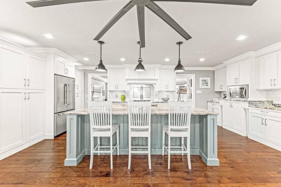 Kitchen or kitchenette, Dining area, dishwasher, minibar, pet friendly, stove