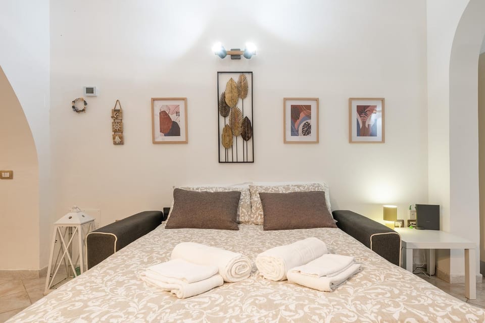 Communal lounge/ TV room, Bed, Living room, towels