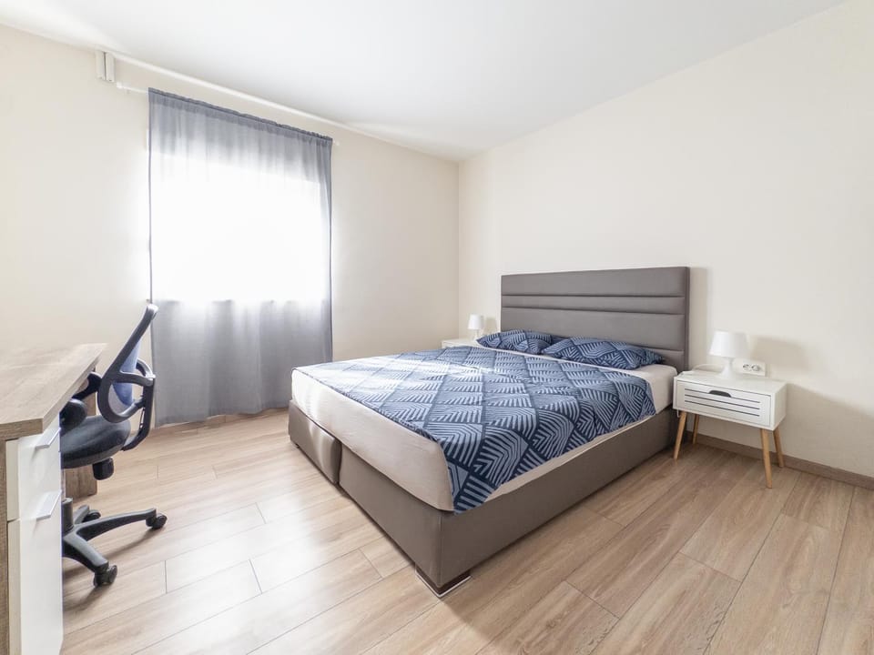 Bed, Photo of the whole room, Bedroom
