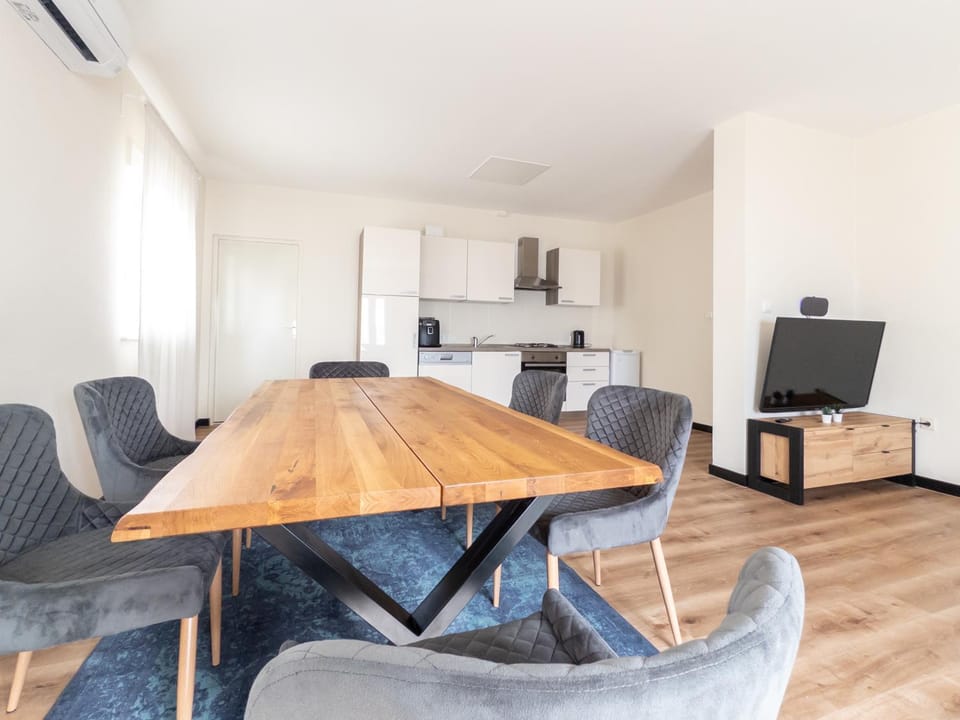 Kitchen or kitchenette, Living room, Dining area