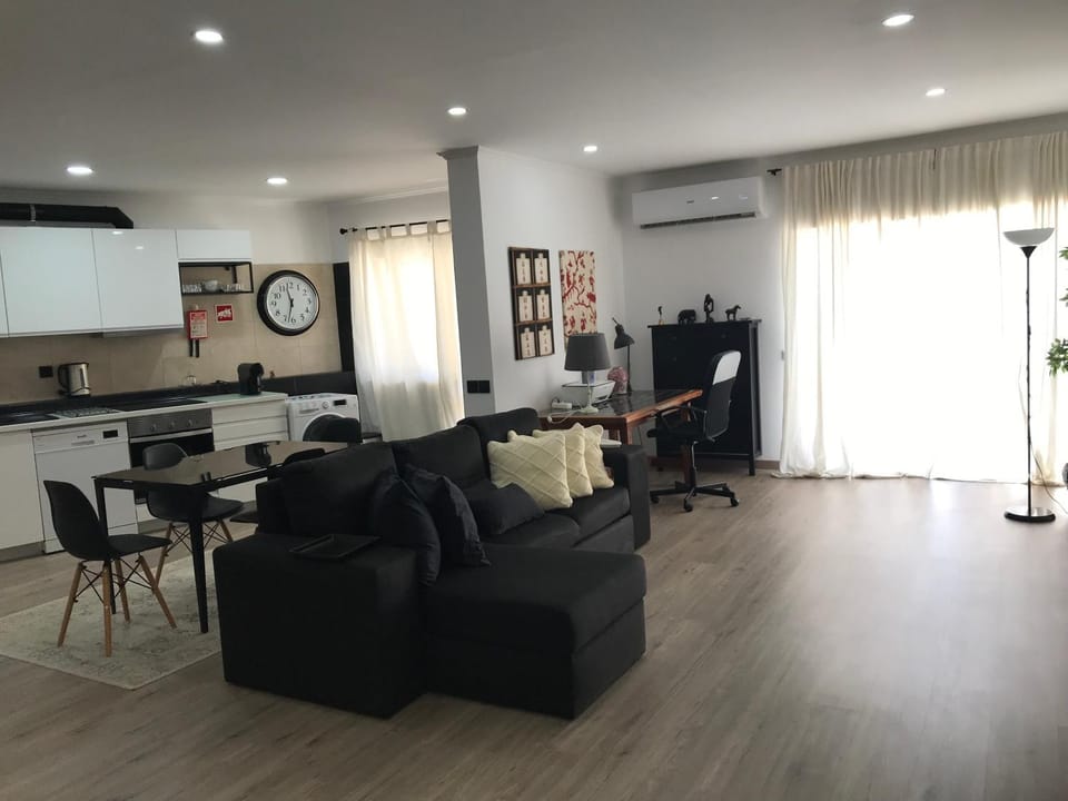 Kitchen or kitchenette, Seating area