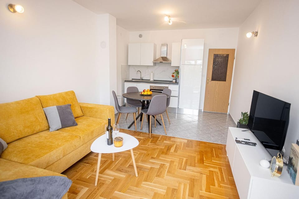 TV and multimedia, Kitchen or kitchenette, Seating area, Dining area, minibar, stove