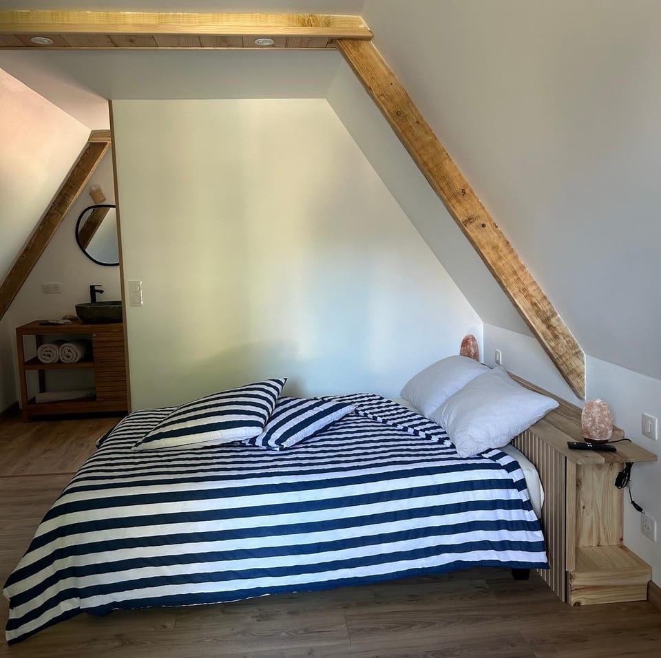 Bed, Photo of the whole room