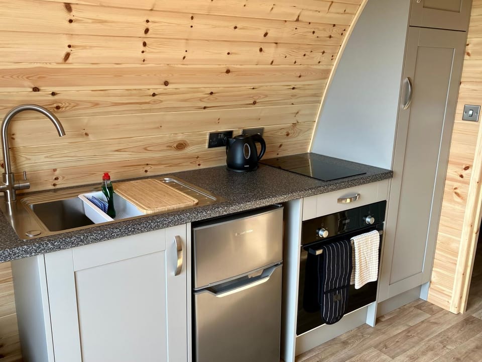 Kitchen or kitchenette, pet friendly, stove