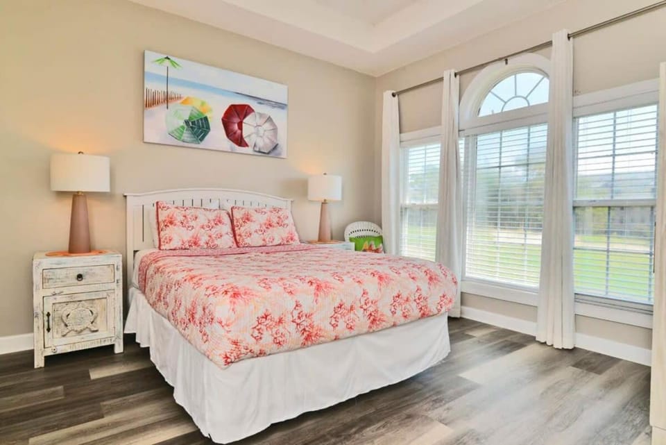 Top Location Famous Barefoot Resort 1 Mile to Beach 15000sf Pool House in North Myrtle Beach