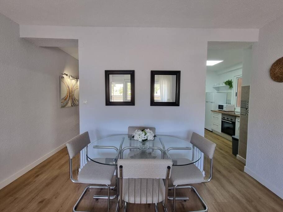 Santa Monica Suites, 2 hab con terraza, parking y playa a 5 min a pie Apartment in Aguadulce