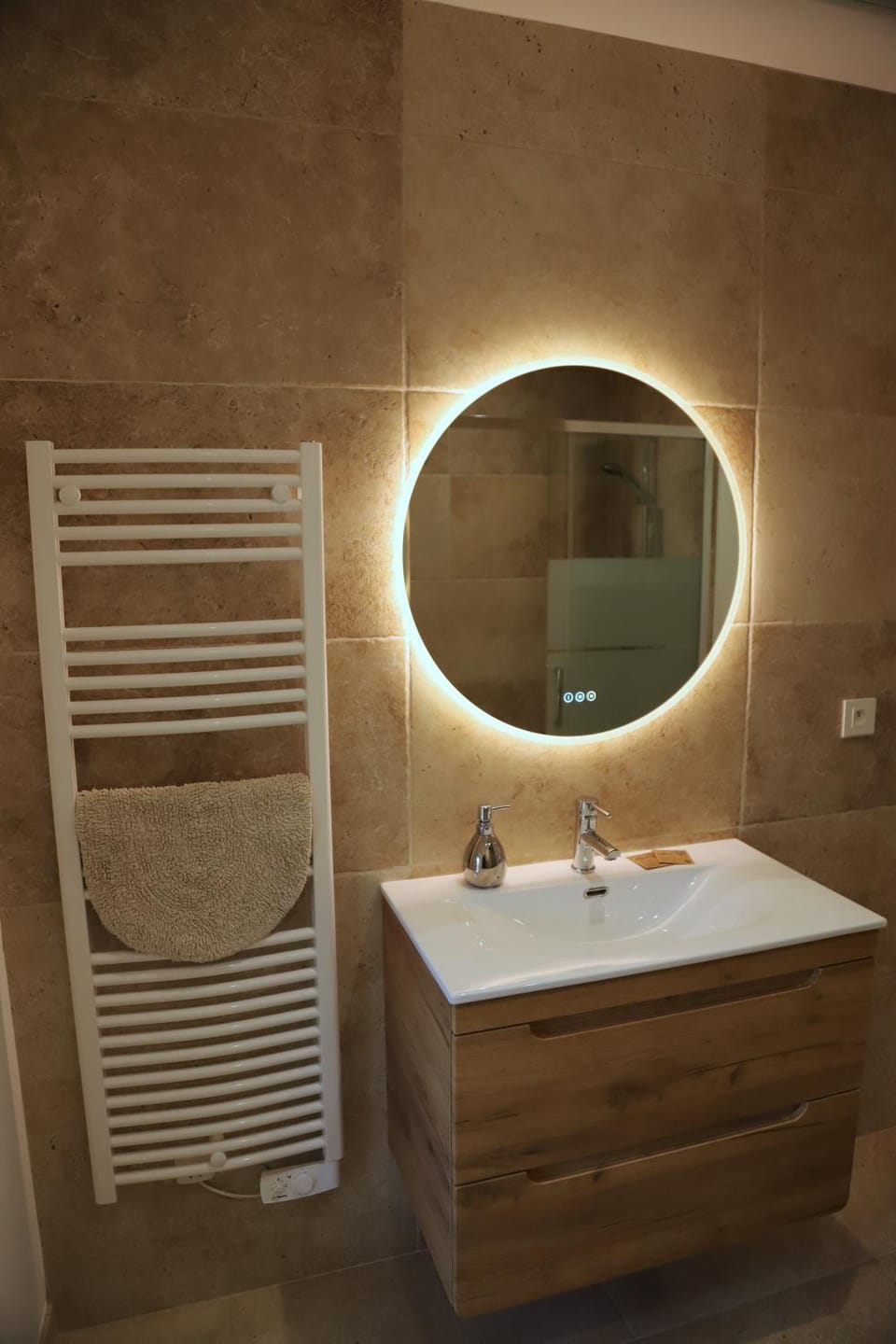 Duplex de charme au coeur de la Provence. Apartment in Le Puy-Sainte-Réparade