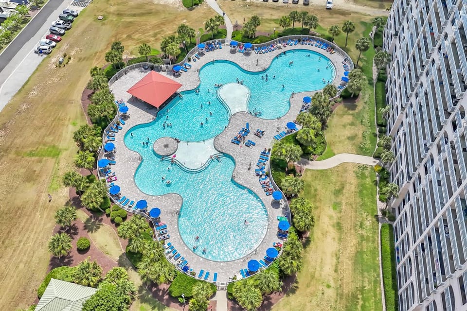 Huge Yacht Waterfront Paradise 15000sf Pool Hot Tub House in North Myrtle Beach