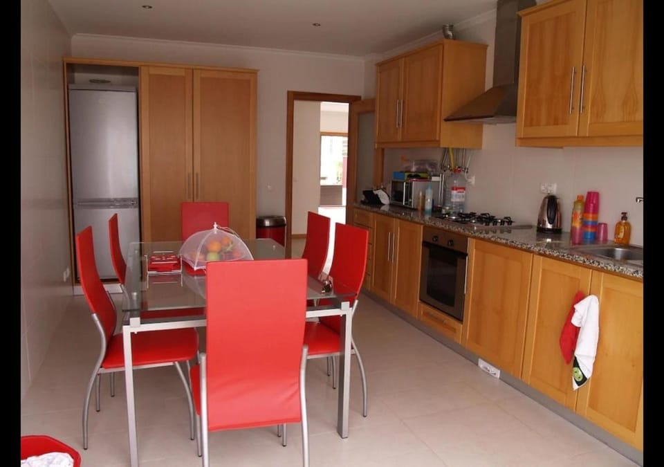 Coffee/tea facilities, Kitchen or kitchenette, dishwasher, oven, stove, toaster