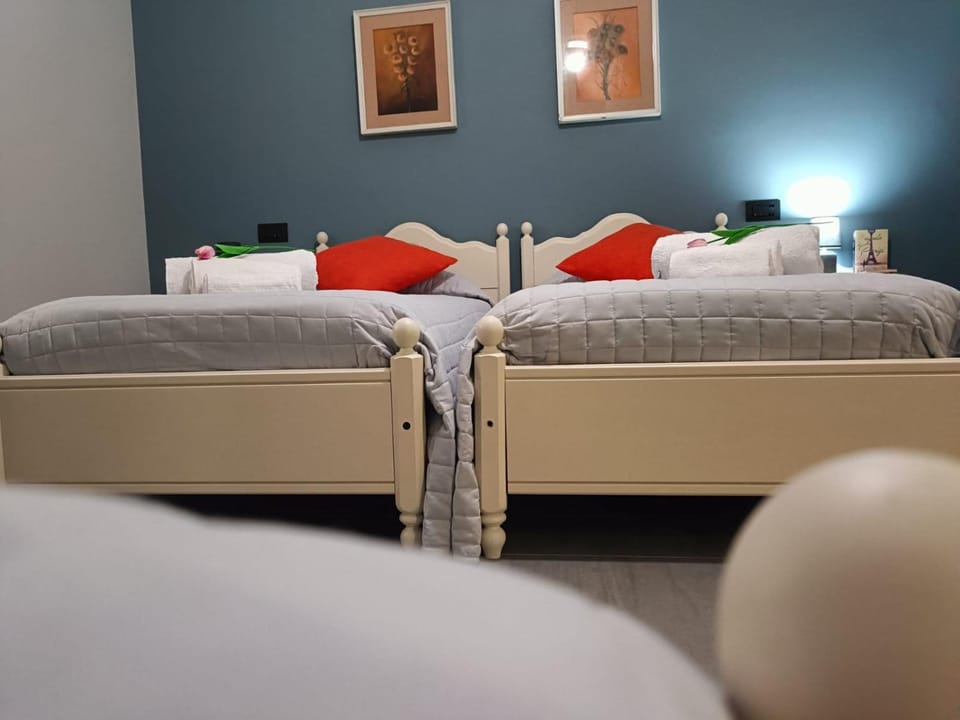 Bed, Photo of the whole room, wardrobe