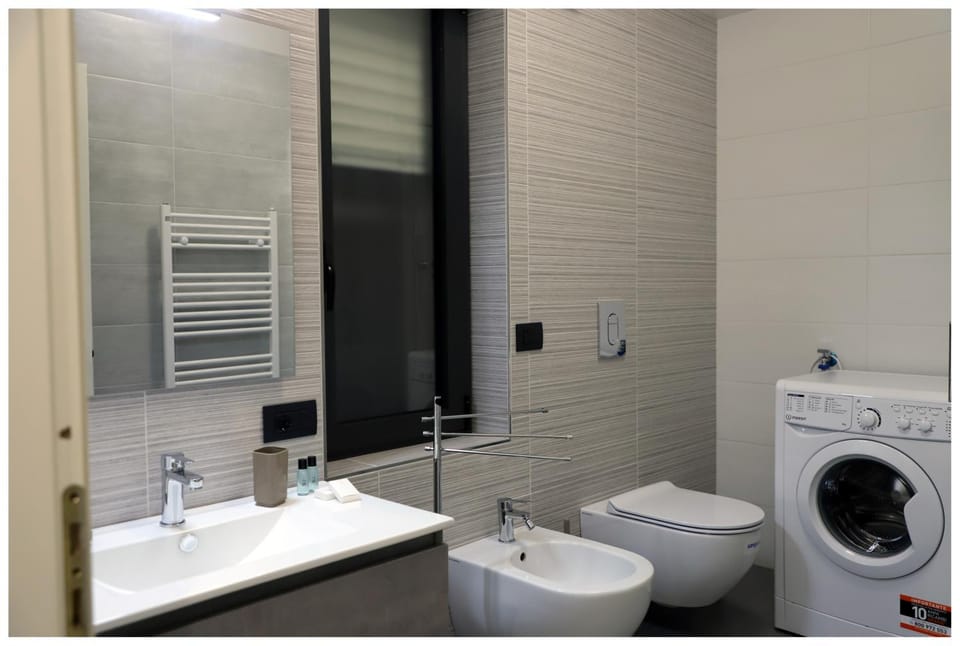 Shower, Toilet, Bathroom, Aqua park, Supermarket/grocery shop, bidet, hair dryier, heating, locker, towels, wardrobe, washing machine