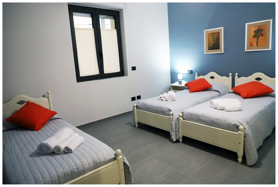 Photo of the whole room, Bedroom, towels