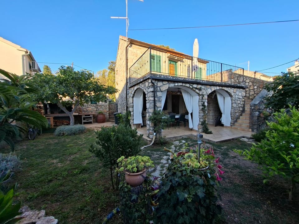 Stone House with garden Laganini House in Šibenik