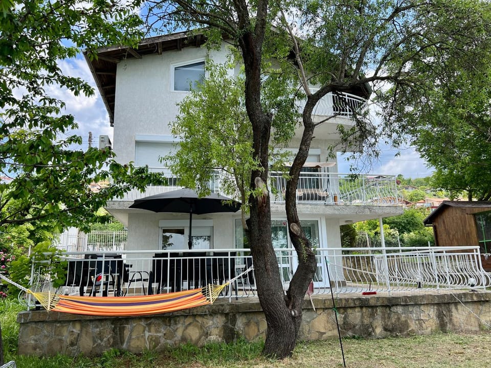 Property building, Patio, View (from property/room), Balcony/Terrace, Dining area, Garden view