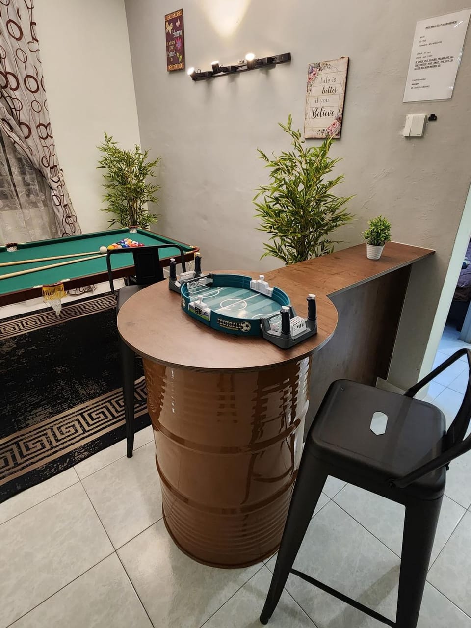 Billiard, Game Room