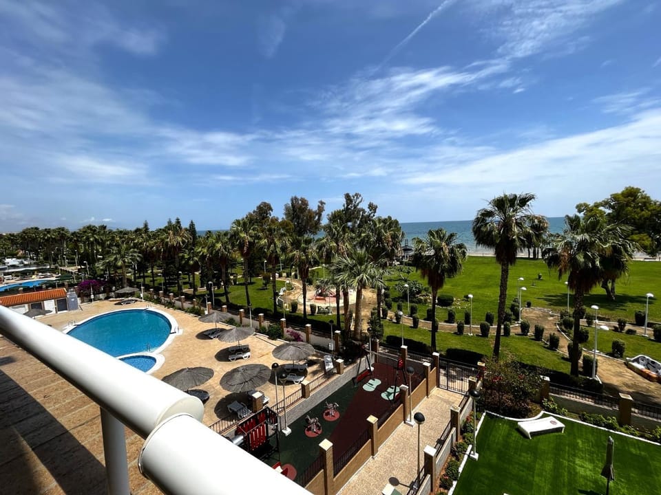 Pool view, Sea view